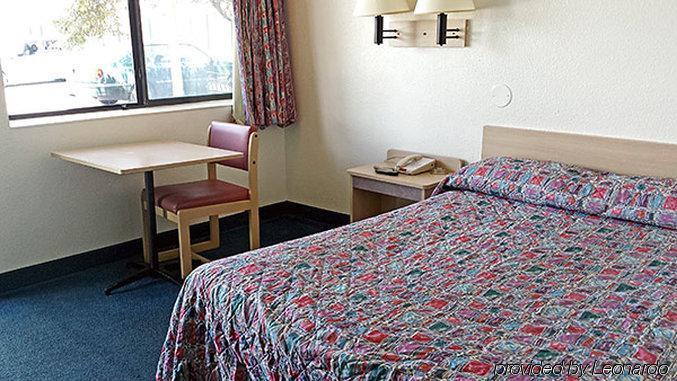 Motel 6 Des Moines South - Airport 外观 照片