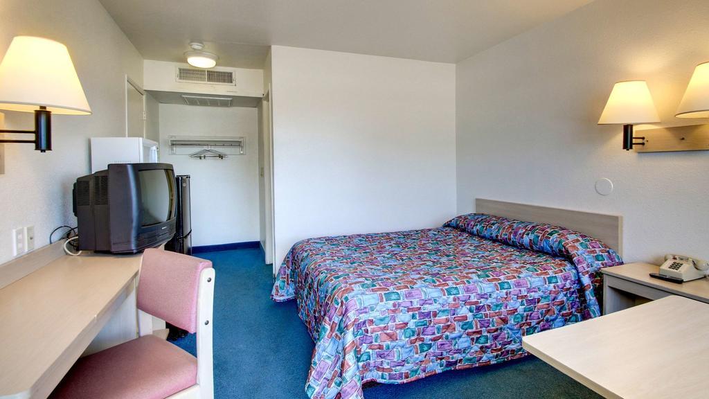 Motel 6 Des Moines South - Airport 外观 照片