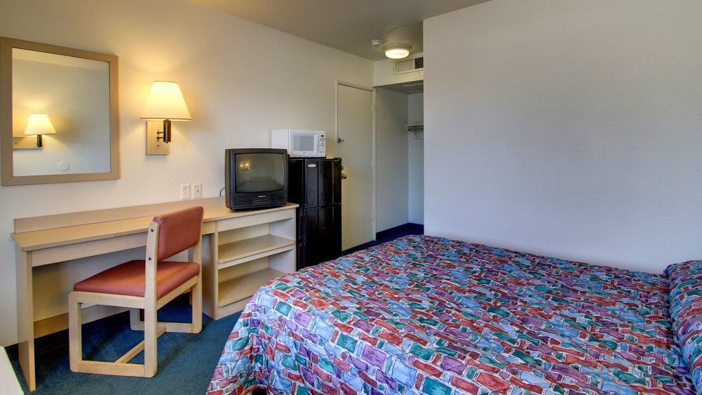 Motel 6 Des Moines South - Airport 外观 照片