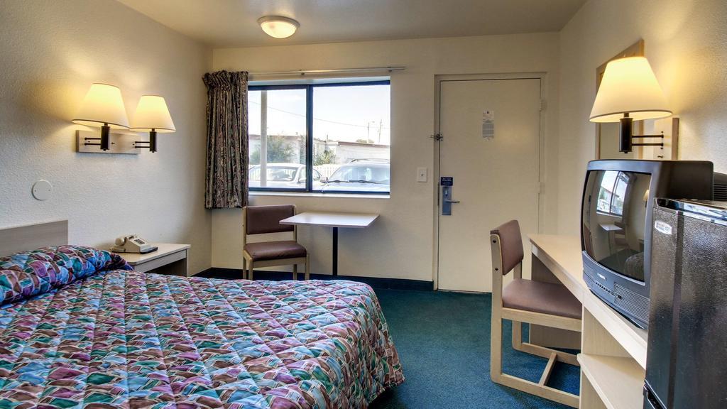 Motel 6 Des Moines South - Airport 外观 照片